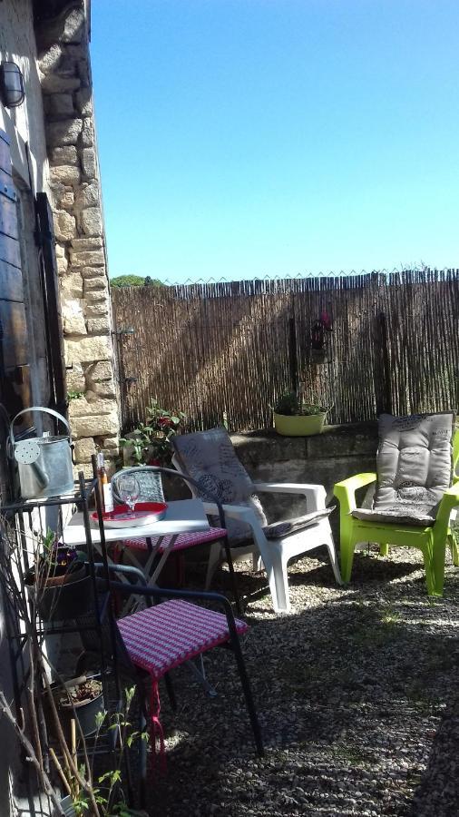 Petite Maison Dans La Campagne A 10 Mn A Pied Du Centre Ville Arles Exterior foto